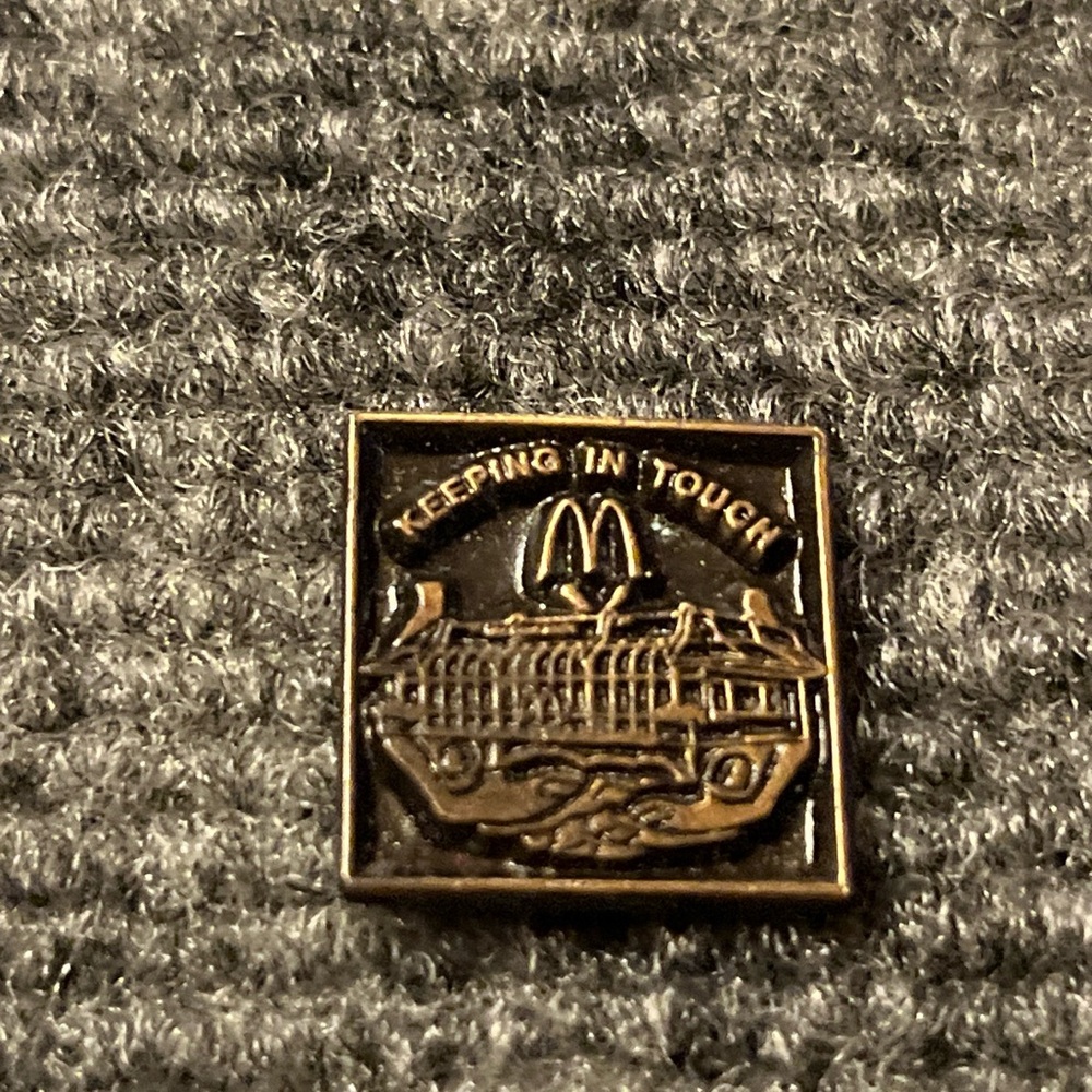 Vintage McDonald's Restaurant "Keeping In Touch" Employee Lapel Hat Pin‎